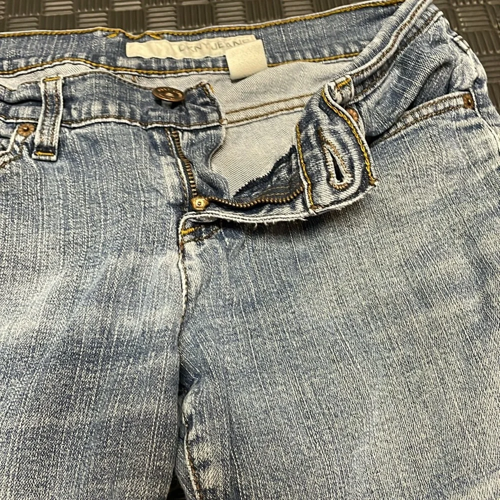 DKNY light wash denim blue jeans shorts size 8 p with cuffed bottoms
